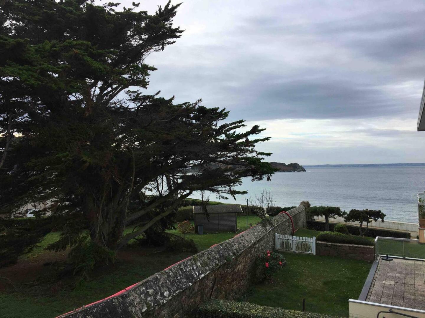 Les Pieds Dans L Eau Acces A La Plage Depuis La Residence Trebeurden Exterior photo